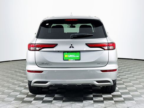 Used 2022 Mitsubishi Outlander SE image 8