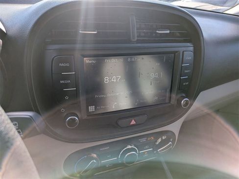 Used 2023 Kia Soul LX w/ LX Technology Package image 21