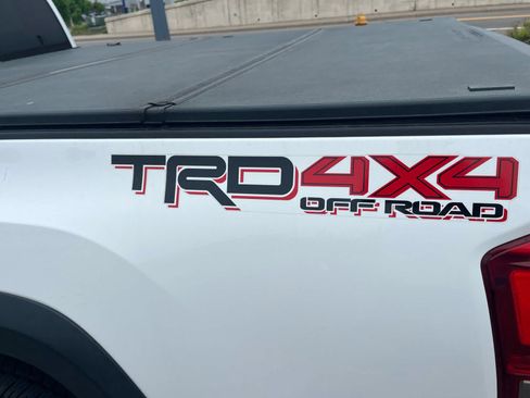 Used 2016 Toyota Tacoma TRD Off-Road w/ Towing Package AWD/4WD image 7