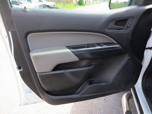 Used 2019 Chevrolet Colorado W/T w/ WT Convenience Package RWD image 16