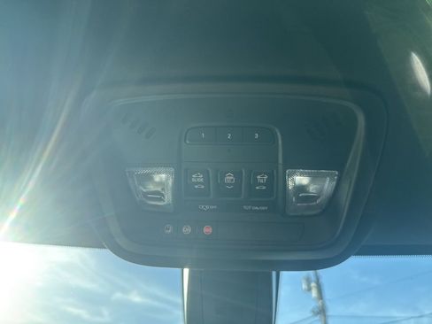 Used 2023 Chevrolet Traverse Premier AWD/4WD image 23