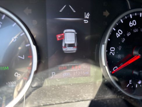 Used 2021 Toyota RAV4 XLE Premium image 33