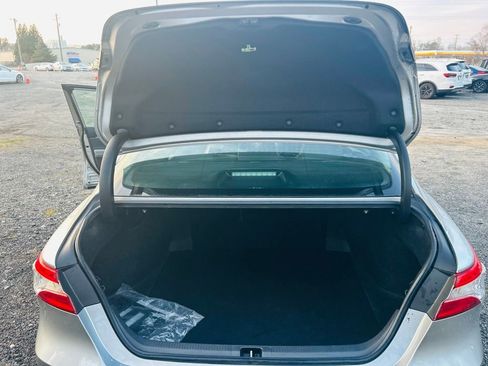 Used 2019 Toyota Camry LE image 21