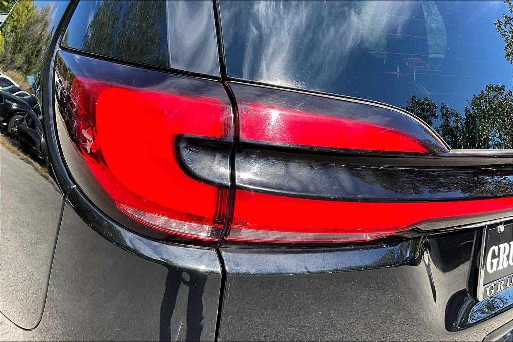 Used 2025 Chrysler Pacifica Select FWD image 40