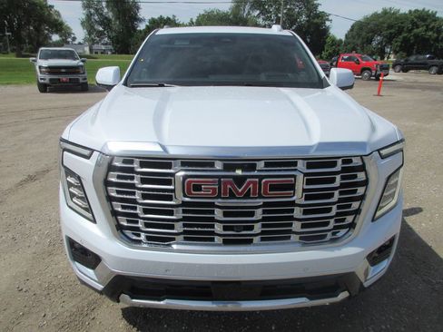 New 2026 GMC Yukon Denali w/ Denali Reserve Package AWD/4WD image 10