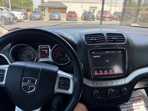 Used 2019 Dodge Journey SE FWD image 12
