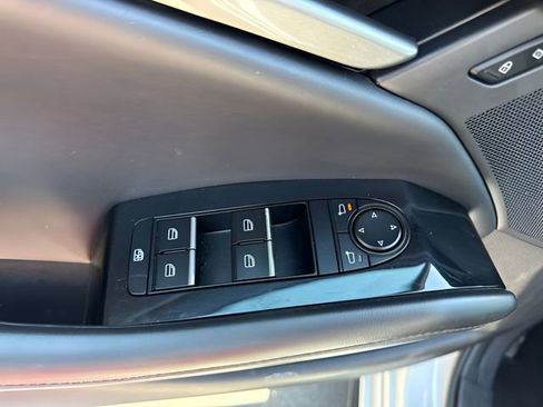 Used 2024 MAZDA MAZDA3 s FWD image 10