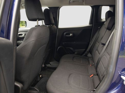 Used 2019 Jeep Renegade Latitude w/ Safety & Security Group II AWD/4WD image 15