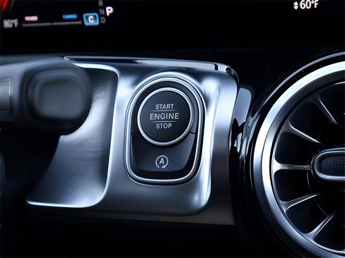 Certified 2025 Mercedes-Benz GLB 250 4MATIC image 27