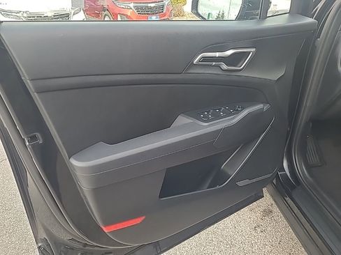 Certified 2025 Kia Sportage LX image 11