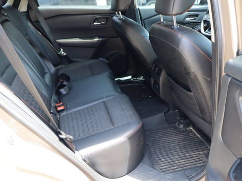 Used 2025 Nissan Rogue SV AWD/4WD image 17