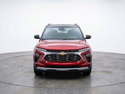 Used 2025 Chevrolet TrailBlazer LT AWD/4WD image 2