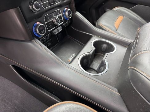 Used 2023 GMC Yukon XL AT4 w/ Technology Package image 18