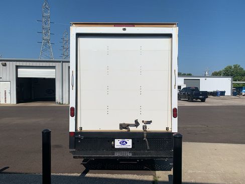 Used 2022 Ford E-350 and Econoline 350 Super Duty w/ Power Windows & Locks Group RWD image 4