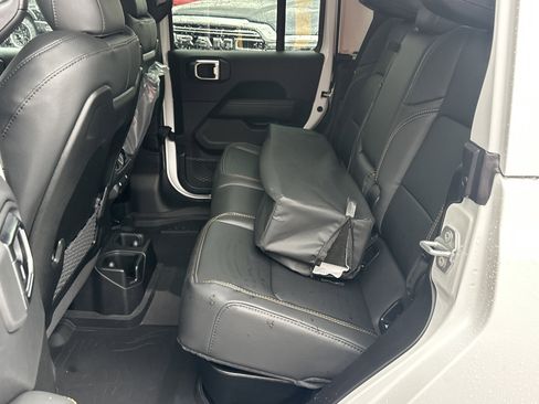 New 2026 Jeep Gladiator Sahara image 29