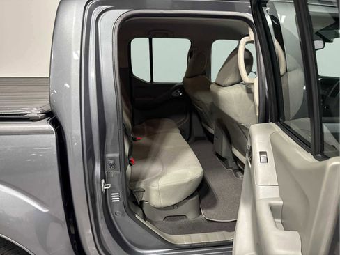 Used 2020 Nissan Frontier SV image 25