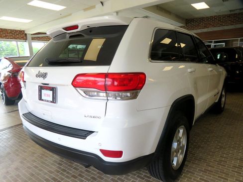 Used 2017 Jeep Grand Cherokee Laredo image 4