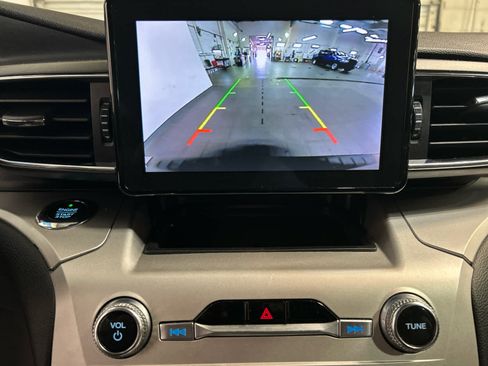 Used 2021 Ford Explorer XLT w/ Equipment Group 202A AWD/4WD image 5