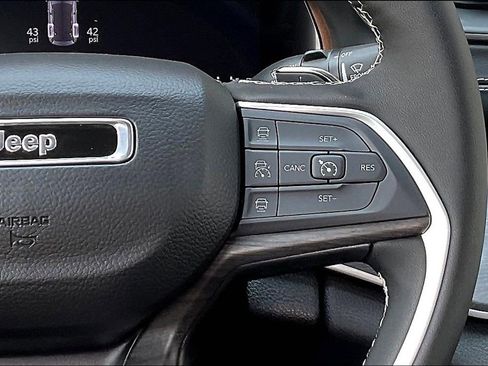 New 2025 Jeep Grand Cherokee Limited image 18