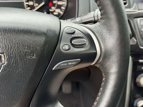 Used 2020 Nissan Pathfinder SL AWD/4WD image 11