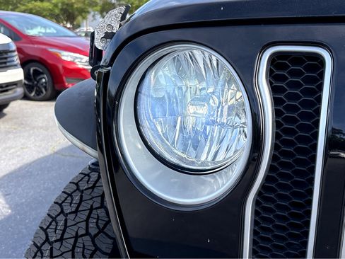 Used 2019 Jeep Wrangler Unlimited Sahara AWD/4WD image 21