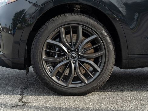 Used 2024 Maserati Levante GT Ultima image 9