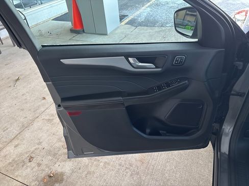 Used 2024 Ford Escape Platinum image 6