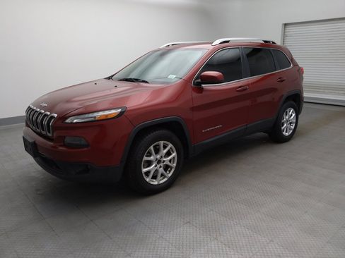 Used 2017 Jeep Cherokee Latitude w/ Comfort/Convenience Group AWD/4WD image 2