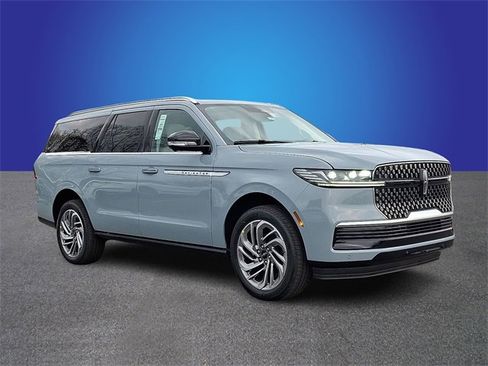 New 2026 Lincoln Navigator L Reserve image 2