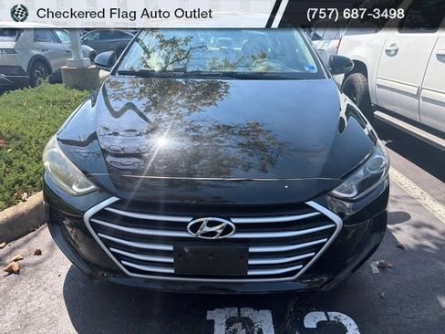Used 2017 Hyundai Elantra SE FWD image 3
