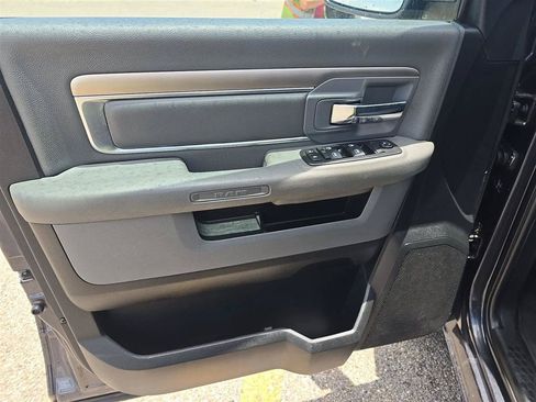 Used 2017 RAM 1500 Classic SLT RWD image 15