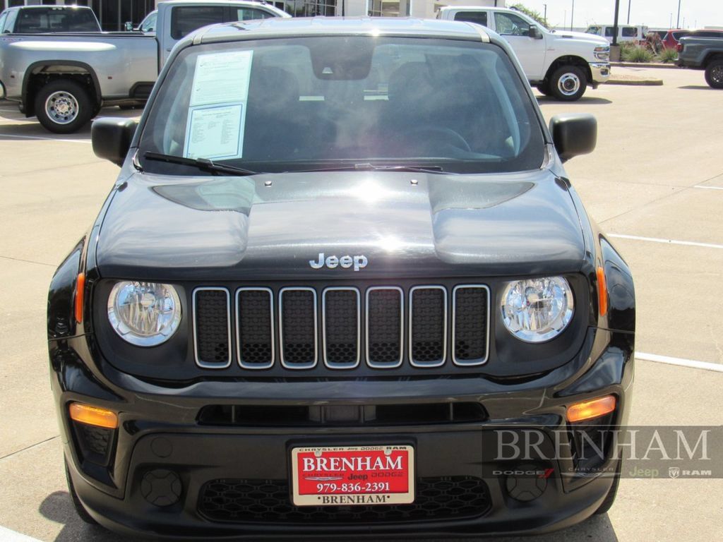 Used 2023 Jeep Renegade Latitude AWD/4WD image 9