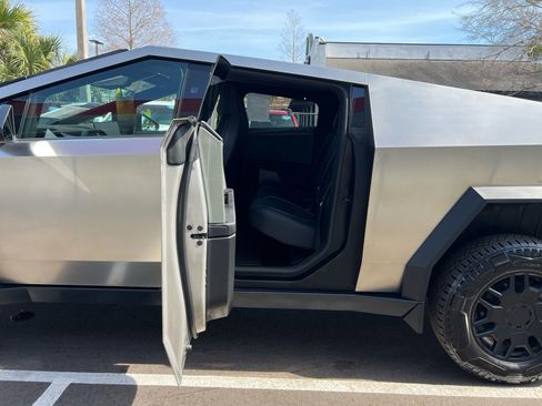 Used 2024 Tesla Cybertruck AWD Crew Cab image 42