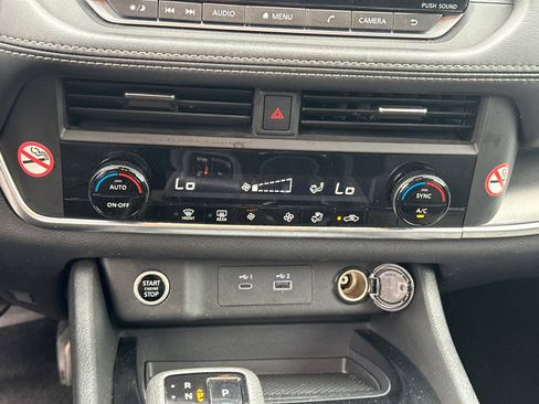 Used 2023 Nissan Rogue SV image 29