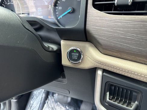 Used 2024 Ford Expedition Limited RWD image 15