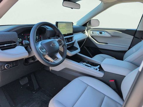 New 2026 Ford Explorer Active RWD image 8