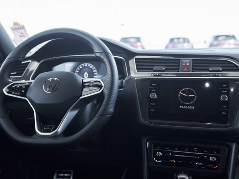 Used 2024 Volkswagen Tiguan SE R-Line image 35