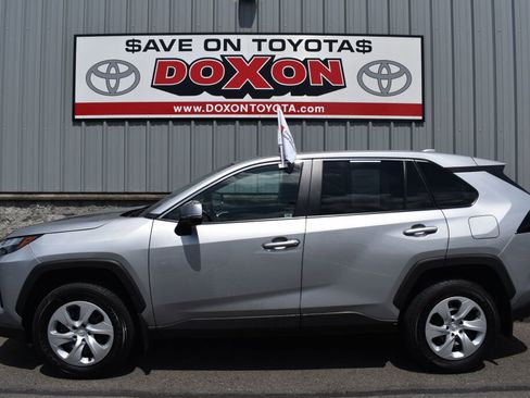 Certified 2025 Toyota RAV4 LE AWD/4WD image 4