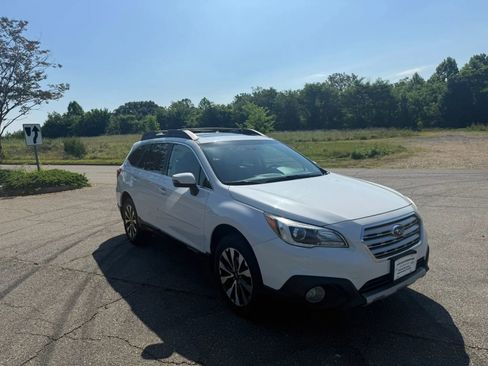 Used 2016 Subaru Outback 2.5i Limited AWD/4WD image 6