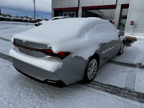 Used 2019 Toyota Avalon Limited w/ Advanced Safety Package image 5