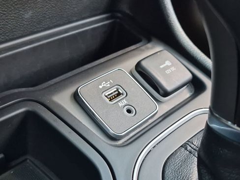 Used 2022 Jeep Cherokee Latitude Lux w/ Sun & Sound Group FWD image 32