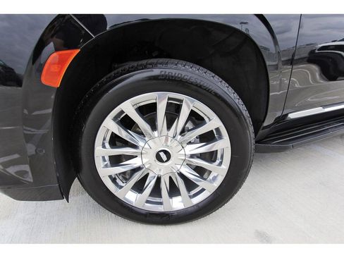 Used 2023 Cadillac Escalade Premium Luxury AWD/4WD image 31