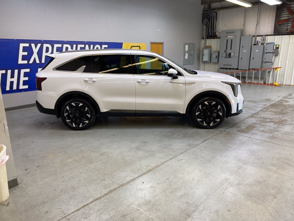 Used 2025 Kia Sorento SX FWD image 8