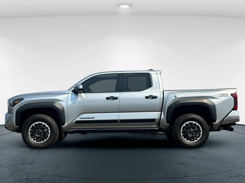 Used 2024 Toyota Tacoma TRD Off-Road AWD/4WD image 9