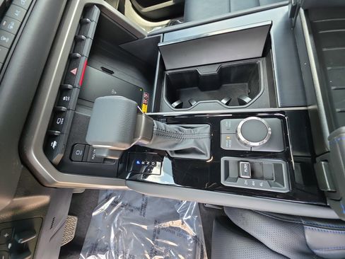 Used 2026 Toyota Sequoia Platinum AWD/4WD image 26