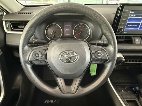 Used 2022 Toyota RAV4 LE FWD image 10