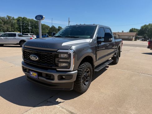 Used 2024 Ford F250 Lariat w/ Sport Appearance Package AWD/4WD image 8