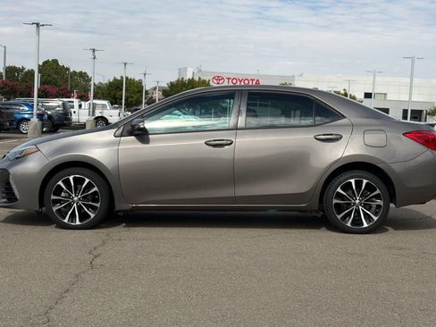 Used 2018 Toyota Corolla SE w/ SE Premium Package FWD image 7