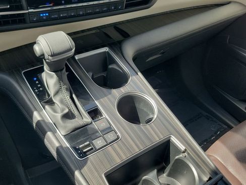 Certified 2023 Toyota Sienna Platinum FWD image 15