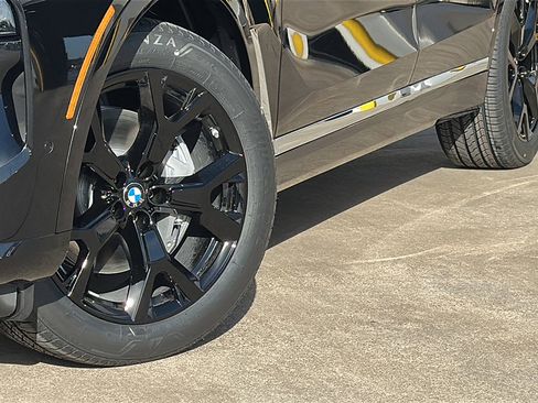 New 2026 BMW X7 xDrive40i w/ Premium Package image 3